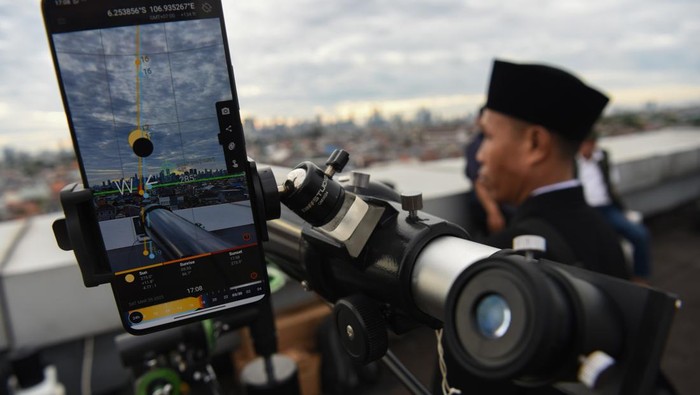 Tim Hisab Rukyat melakukan pemantauan rukyatul hilal penentuan 1 Syawal 1447 Hijriah