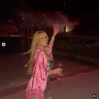 Di kolom komentar, banyak netizen tidak percaya video itu diambil pada 2025. “Apakah dia kembali ke 2001 untuk merekam ini?” “Mimi seperti usia 25,” “Mariah tidak menua seperti musiknya,” “Seperti kembali ke era Glitter,” tulis netizen. Foto: TikTok Mariah Carey