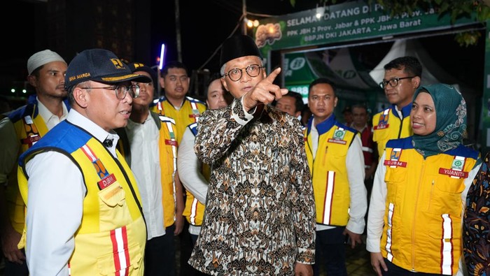 Menteri Pekerjaan Umum (PU) Dody Hanggodo melakukan pengecekan di jalur Pantai Utara Jawa (Pantura)