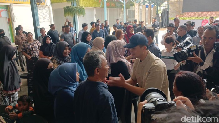 Mentrans Iftitah Sulaiman Suryanegara mengunjungi masyarakat Rempang yang terdampak pembangunan Rempang Eco-City. (Alamudin Hamapu/detikSumut)