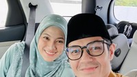 Kebahagiaan dirasakan oleh pasangan artis Alyssa Soebandono dan Dude Herlino yang tahun ini bisa lebaran dengan ketiga anaknya. Foto: Instagram @ichasoebandono / @dude2herlino