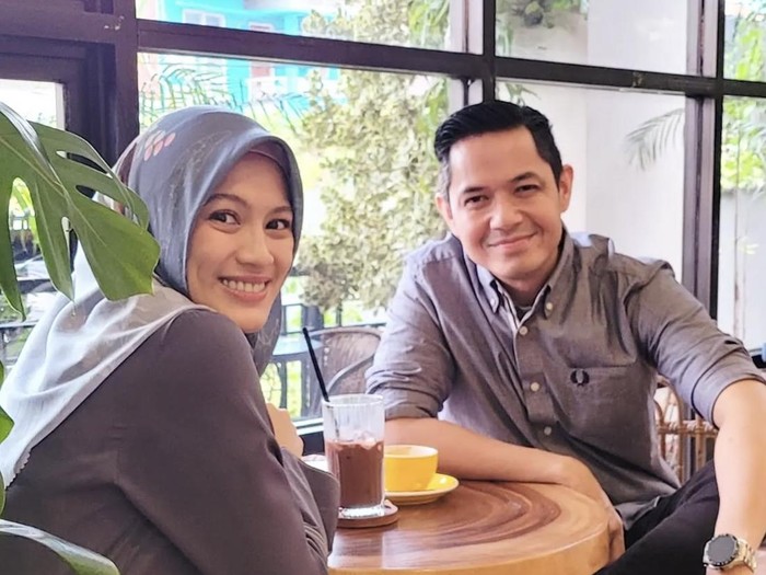 Momen Hangat Alyssa Soebandono dan Dude Harlino Saat Makan Bersama
