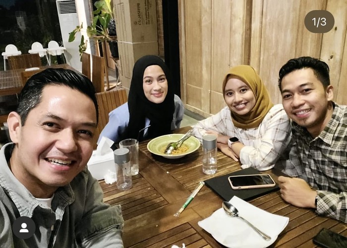 Momen Hangat Alyssa Soebandono dan Dude Herlino Saat Makan Bersama