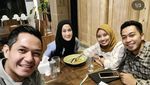 Potret Hangat Alyssa Soebandono dan Dude Herlino Saat Makan Bersama
