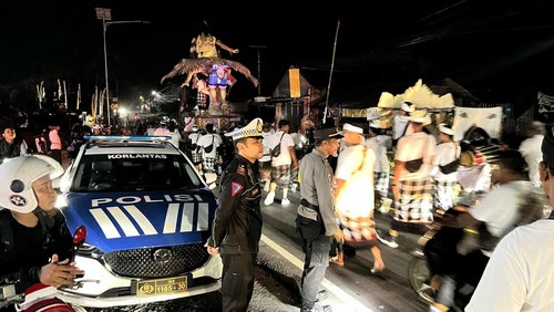 Pawai ogoh-ogoh di Tabanan, Jumat (28/3/2025).