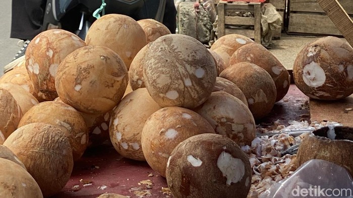 Pedagang Kelapa di Pasar Palmerah
