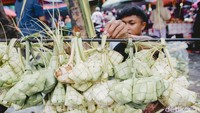Para pedagang musiman ini berasal dari sejumlah daerah di Banten.