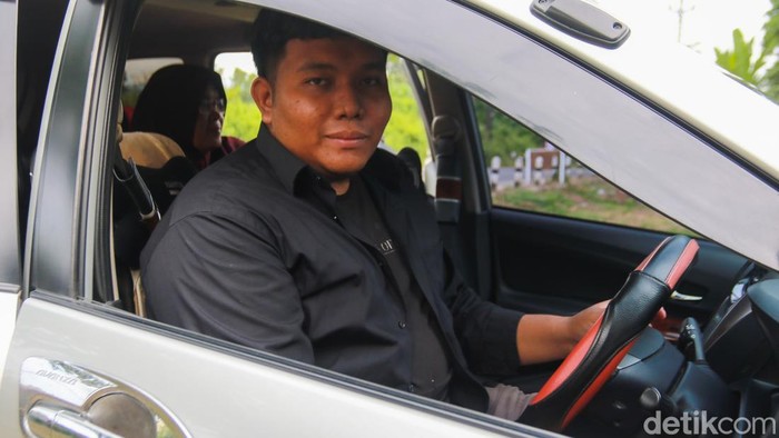 Pemudik melintas di jalan tol fungsional Prambanan-Tamanmartani, Sleman, Sabtu (29/3/2025)