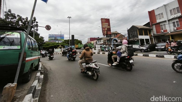 Pemudik motor di Bandung