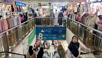 Para warga yang berbelanja adalah mereka yang belum dan tidak mudik ke kampung halaman.