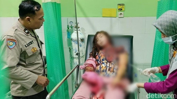 pria bacok mantan istri