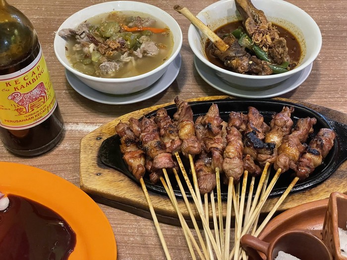 Pulang Kampung ke Tegal, Wajib Makan 5 Sate Kambing Batibul di Sini