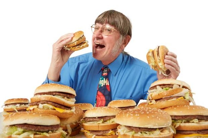 Makan 35.000 Burger Sejak 1972, Pria Ini Pecahkan Rekor Dunia