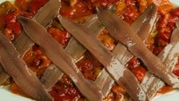Kerja sama seluruh tim pengelola restoran juga mengambil peran dalam menjaga keasliannya. Chef di Botin bahkan harus menyajikan menu makanan yang sama sejak dulu. Foto: Instagram/restaurante_botin