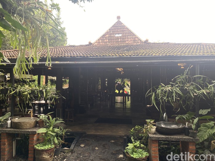 Sedapnya Mie Tektek dan Iga Warisan di Resto Asri Nuansa Jawa Sedapnya Mie Tektek dan Iga Warisan di Resto Asri Nuansa Jawa
