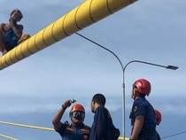 Pria di Pekanbaru Nekat Panjat Jembatan Siak IV, Curhat Soal Ini ke Damkar