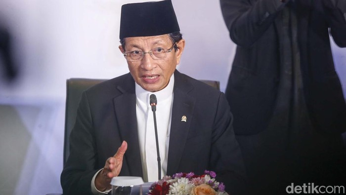Menteri Agama Nasaruddin Umar menyampaikan hasil sidang isbat di Kantor Kemenag, Jakarta, Sabtu (29/3/2025).