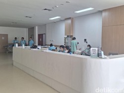 Di ruangan, tim medis sudah setia menunggu dan melayani pasien. Dedikasi tanpa henti di tengah keheningan Nyepi. (Foto: Fabiola Dianira/detikBali)