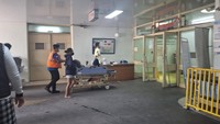 Seorang pasien dalam kondisi darurat dilarikan ke RS itu. (Foto: Fabiola Dianira/detikBali)
