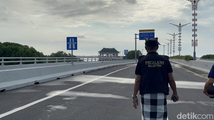 Suasana di Tol Bali Mandara dan Bandara I Gusti Ngurah Rai saat Nyepi Tahun Saka 1945, Sabtu (29/5/2025). Suasana di Tol Bali Mandara dan Bandara I Gusti Ngurah Rai saat Nyepi Tahun Saka 1945, Sabtu (29/5/2025).
