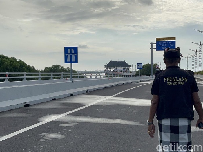 Suasana di Tol Bali Mandara dan Bandara I Gusti Ngurah Rai saat Nyepi Tahun Saka 1945, Sabtu (29/5/2025).