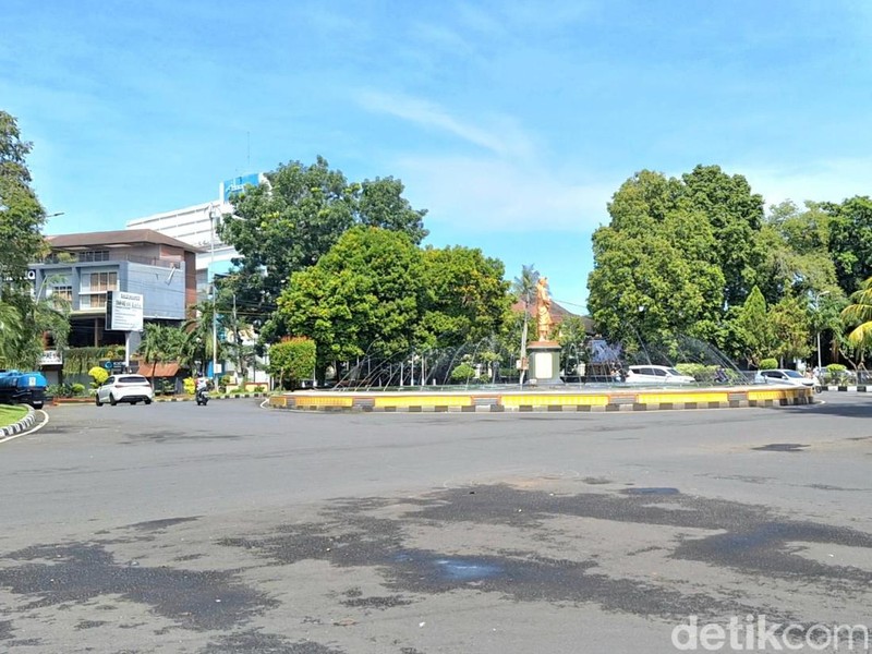 Suasana ruas Jalan Panca Usaha, Cilinaya, Cakranegara, Kota Mataram, Sabtu (30/3/2025).