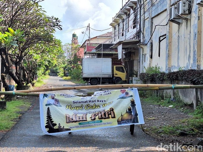 Suasana ruas jalan di Lingkungan Banjar Pande Utara, Jalan Pejanggik, Cakranegara, Kota Mataram, Sabtu (29/3/2025).