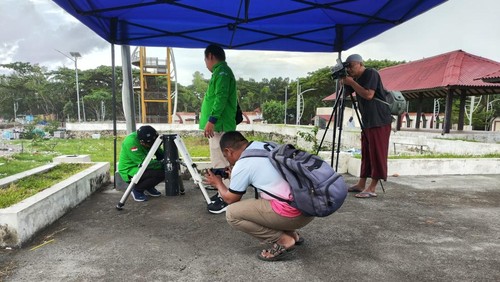 Suasana pemantauan hilal di Pantai Loang Baloq Mataram, Sabtu petang (29/3/2025). (Humas BMKG)