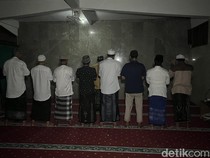 Gelap Gulita Tarawih Terakhir di Bali