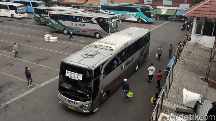 Suasana Terminal Cicaheum di Mudik Lebaran 2025