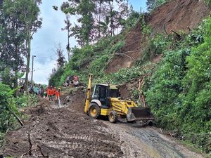 Tebing di Desa Tempur Jepara Longsor, Akses Jalan Tertutup