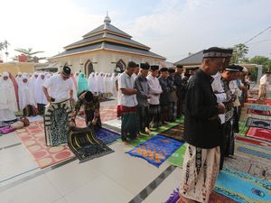Tarekat Naqsabandiyah dan Syattariyah Gelar Salat Id Hari Ini