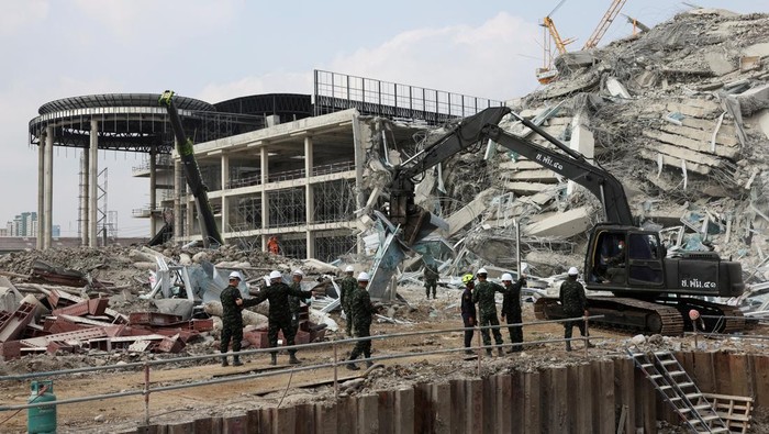 Rescue personnel work at the site of a building that collapsed, following a strong earthquake, in Bangkok, Thailand, March 29, 2025. REUTERS/Chalinee Thirasupa