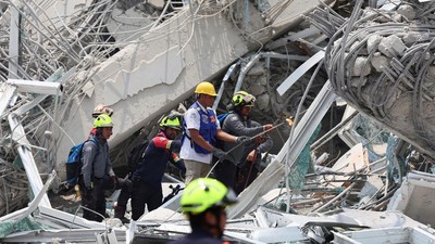 Tim Penyelamat Cari Korban Gedung Runtuh Imbas Gempa di Thailand