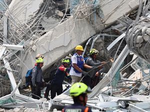Tim Penyelamat Cari Korban Gedung Runtuh Imbas Gempa di Thailand