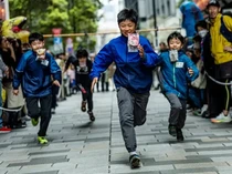 Unik! Jepang Gelar Lomba Lari Sambil Makan Roti