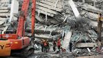 Anjing Pelacak Dikerahkan Cari Korban Gedung Runtuh Imbas Gempa di Thailand