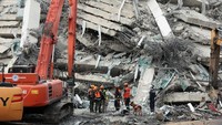 Survei Geologi Amerika Serikat (USGS) mengatakan gempa berkekuatan 7,7 skala Richter dan berada pada kedalaman 10 km (6,2 mil). REUTERS/Patipat Janthong