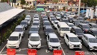 Antrean kendaraan mengular hingga 3,5 km (Foto: Eka Rimawati)