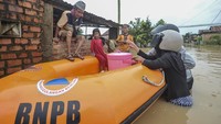 Banjir terjadi akibat hujan deras yang terjadi selama dua jam lebih pada Minggu (30/3/2025) pagi.