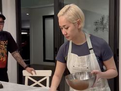 BCL Butuh 8 Jam Olah 12 Kg Rendang, Langsung Buat Kue Coklat Paling Ditunggu