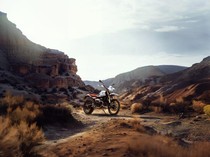 BMW R12 G/S Resmi Meluncur, Moge Klasik yang Kental dengan Aura Enduro