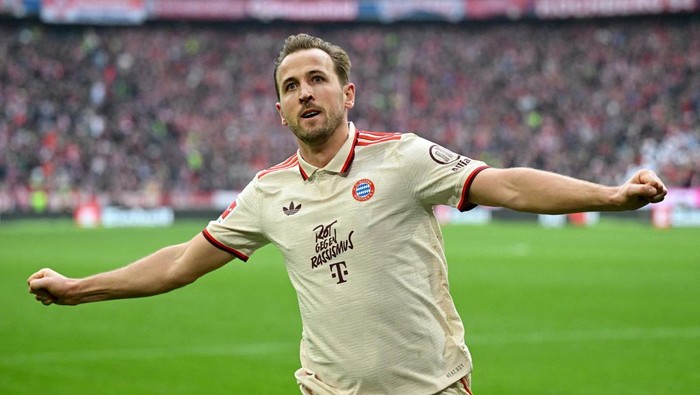 Soccer Football - Bundesliga - Bayern Munich v St. Pauli - Allianz Arena, Munich, Germany - March 29, 2025 Bayern Munichs Harry Kane celebrates after Leroy Sane scores their third goal REUTERS/Angelika Warmuth DFL REGULATIONS PROHIBIT ANY USE OF PHOTOGRAPHS AS IMAGE SEQUENCES AND/OR QUASI-VIDEO.     TPX IMAGES OF THE DAY