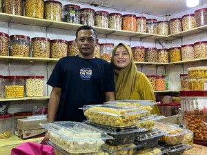 Pedagang di Jatinegara Jual Ratusan Kue Lebaran, Nastar Tetap Jadi Primadona