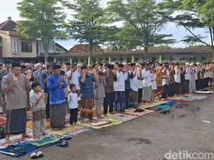 Bacaan Antara Takbir Salat Sunah Idul Fitri 1446 H, Yuk Hapalkan!