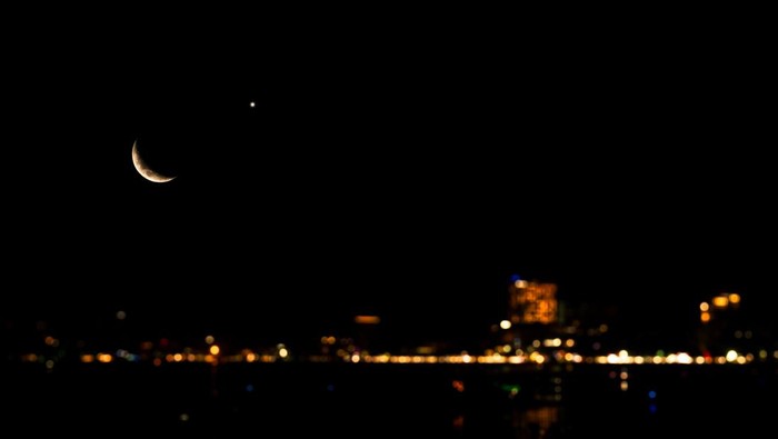 Islam Moon Sky Night Isra miraj Namaz Sunset City Bokeh Background Mubaruk Greeting Islam Ramadan Element Masjid Aqsa Hajj Kaaba Umrah Eid Arabian Religion Islamic Arab Muslim Greeting Namaz Quran.