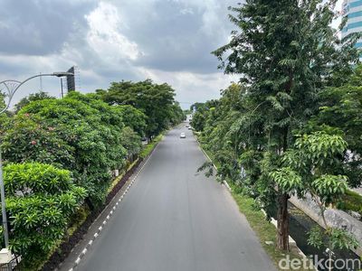 Lengangnya Jalanan di Surabaya Sehari Sebelum Lebaran