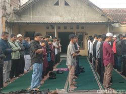 Jemaah Majelis Tarbiyah Garut Rayakan Idul Fitri 1446 H Hari Ini
