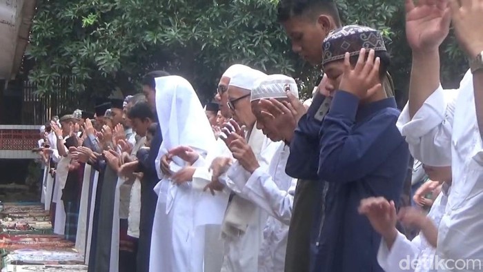 Jemaah Uswatun Hasanah Purwakarta.
