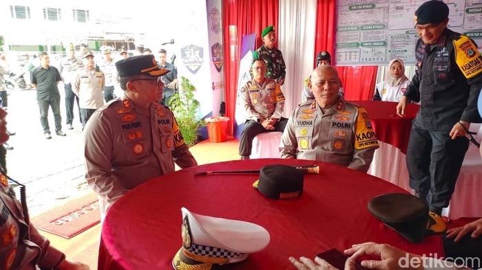 Kapolda Kalsel Irjen Pol Rosyanto Yudha Hermawan saat sidak Pospam di Banjarbaru.